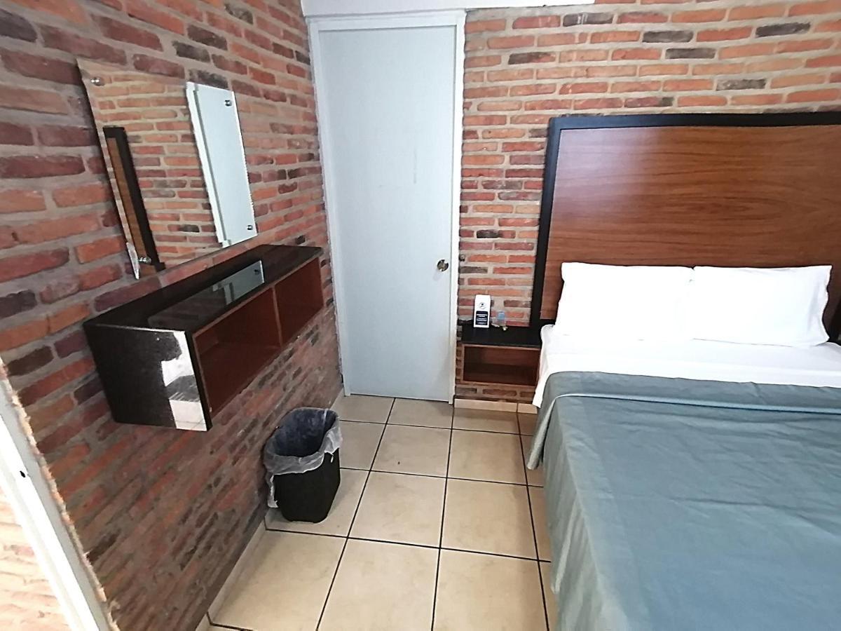 Hotel Hcm Guadalajara Zewnętrze zdjęcie