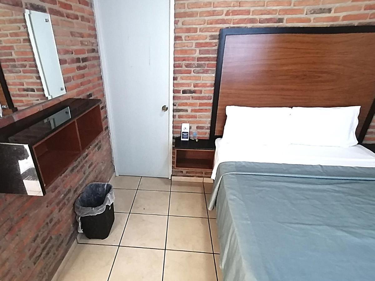 Hotel Hcm Guadalajara Zewnętrze zdjęcie